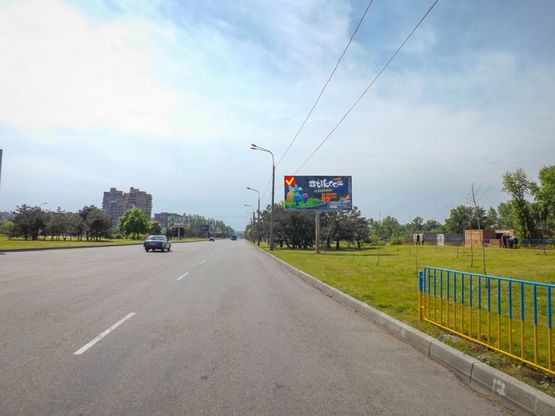 Фото рекламної площини за адресою ж/м Червоний Камінь, вул.Наб.Заводська, ім. Висоцького, з центру/ж/м Красный Камень, ул.Наб.Заводская, им. Высоцкого, из центра