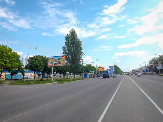 Фото рекламної площини за адресою Запорізьке шосе - вул. Панікахи, а/салон "Porsche"/Запорожское шоссе - ул. Паникахи, а/салон Порше , перед Эпицентром и Метро, жм Тополь 1-2-3