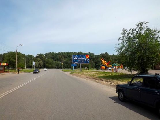 Фото рекламної площини за адресою вул. Метробудівська, 1, ресторан " Алые Паруса"/ул. Метростроевская, 1, ресторан " Алые Паруса", пляж на Парусе, стоянка маршрутных такси, супермаркет АТБ, супермаркет Сильпо, Приватбанк, Автобанька, АЗС Юкон-сервис, рынок