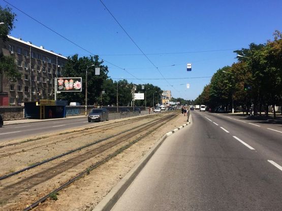 Фото рекламної площини за адресою пр.Б.Хмельницького, буд.№14 , маг.Атлант/ул.Г.Сталинграда, 14, маг.Атлант поток движения к ул.Артема