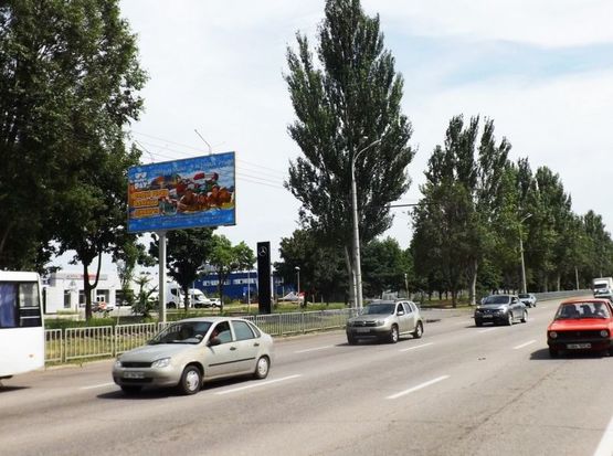 Фото рекламной плоскости по адресу Запорізьке шосе–вул.Панікахи (за «Метро»)/Запорожское шоссе - ул.Паникахи (за «Метро») автосалон Мерседес, ТЦ Метро, ТЦ Эпицентр