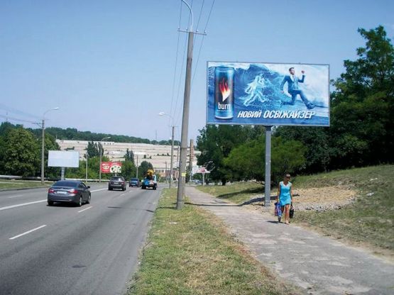 Фото рекламной плоскости по адресу вул.Космічна, Дитяча лікарня/ул.Космическая, детская больница, поток движения к Набережной Победы
