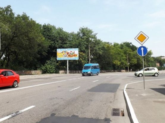 Фото рекламной плоскости по адресу пр.І.Мазепи, р-н "Пекін"/пр.Петровского, р-н "Пекин", поток движения в сторону центра, хороший обзор конструкции