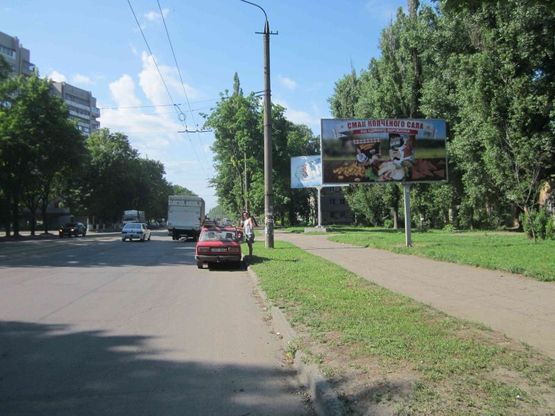 Фото рекламної площини за адресою вул.Б.Хмельницького, 130/ул.Героев Сталинграда, 130, ТЦ Терра, рядом рынок, магазины