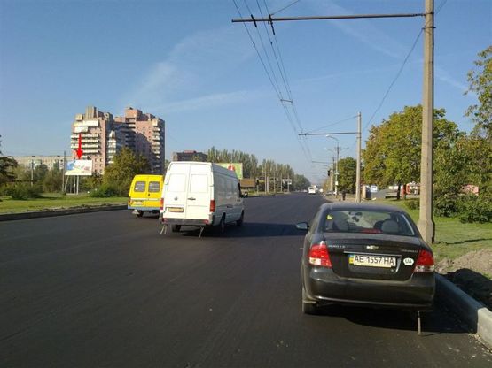 Фото рекламної площини за адресою вул.Наб.Заводська (р-н парка Леніна)/ул.Наб.Заводская (р-н парка Ленина), жм Красный Камень, светофор, Ледовая арена