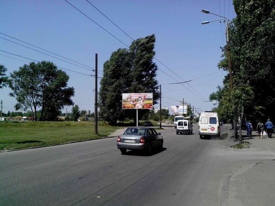 Фото рекламної площини за адресою пр.Мануйловский, 21/пр. Воронцова, 21 поток движения к Амурскому мосту