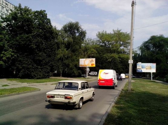 Фото рекламної площини за адресою вул.Будівельників, 1/ул.Строителей, 1 перед светофором, направление движения к пр.Б.Хмельницкого