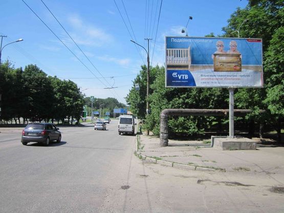 Фото рекламної площини за адресою вул.Панікахи, 18/ул.Паникахи, 18, кольцо, заправка ОККО, рядом ТЦ Терра, ТЦ Эпицентр