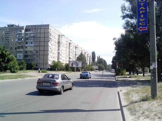 Фото рекламної площини за адресою ул.Метробудівська, 2/ул.Метростроевская, 2 пляж на Парусе, стоянка маршрутных такси, супермаркет АТБ, супермаркет Сильпо, Приватбанк, Автобанька, АЗС