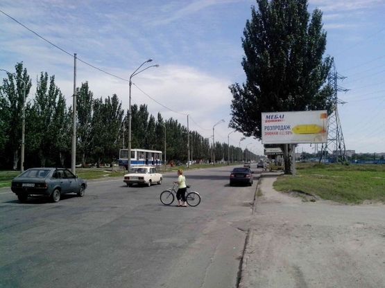 Фото рекламної площини за адресою Донецьке шосе/Донецкое шоссе, р-н остановки, транспортная развязка, поток движения к ТЦ Караван