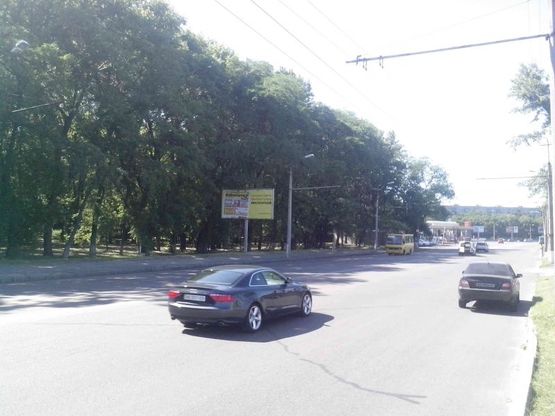 Фото рекламної площини за адресою Запорізьке шосе - 
парк Пісаржевського/Запорожское шоссе - парк Писаржевского, развилка, автосалон, поток к ТЦ Апполо