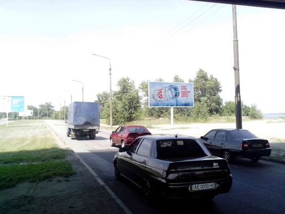 Фото рекламної площини за адресою вул.Наб.Перемоги (р-н Південного моста)/ул.Наб.Победы (р-н Южного моста), Южный мост, поток движения в центр города, трансопртная развязка