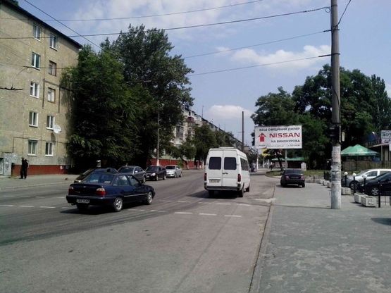 Фото рекламной плоскости по адресу пр.Б.Хмельницького - вул.Петра Калнышевського/ул.Богдана Хмельницкого-ул.Косиора, светофор, перекресток