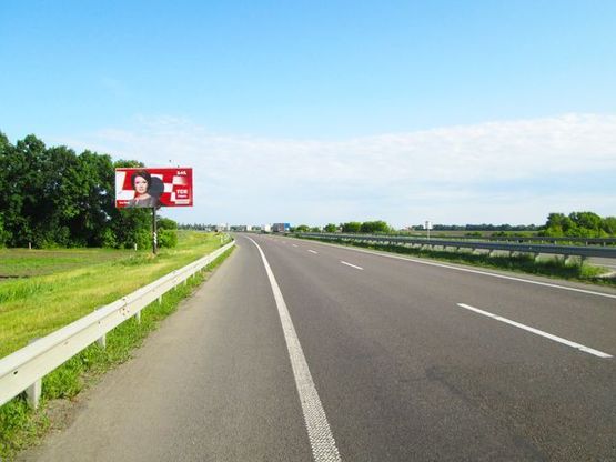 Фото рекламної площини за адресою выезд город Пирятин, трасса Киев-Харьков (4 км. от г. Пирятина)