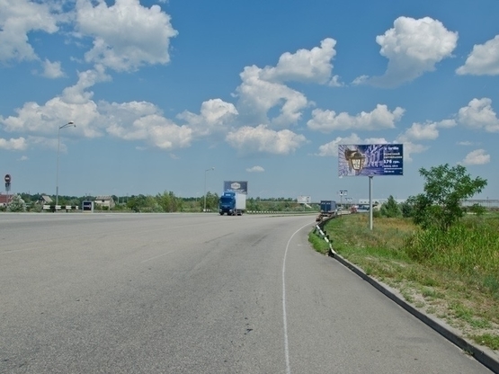Фото рекламной плоскости по адресу Автодорога до міста Київ (МО-04) навпроти АЗС, з міста/Автодорога к городу Киев (МО-04) Донецкое шоссе, напротив АЗС, из города