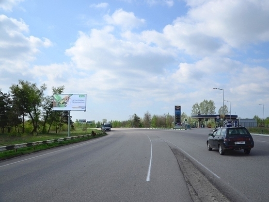 Фото рекламной плоскости по адресу Автодорога до міста Київ (МО-04) навпроти АЗС, до міста/Автодорога к городу Киев (МО-04) Донецкое шоссе,  напротив АЗС, в город