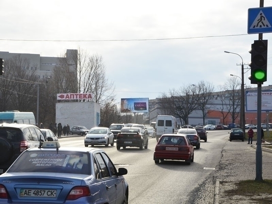 Фото рекламної площини за адресою вул. Космічна, р-н обласної лікарні, за світлофором, рух вгору/ул. Космическая, р-н областной больницы, за светофором, движение вверх