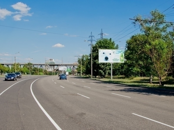 Фото рекламной плоскости по адресу вул. Набережна Заводська, Амурський міст, меблевий комбінат, в центр/ул. Набережная Заводская, Амурский мост, мебельный комбинат, в центр