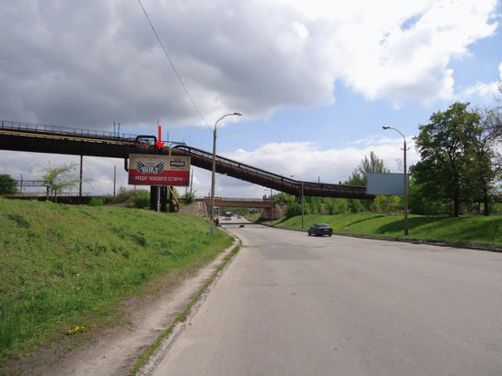 Фото рекламной плоскости по адресу вул. Січеславский шлях, з'їзд з Баглейського мосту, з центру/ул.Днепропетровская, возле съезда с Баглейского моста, из центра