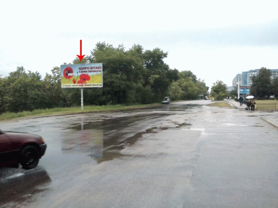 Фото рекламной плоскости по адресу пр. Металургів, навпроти буд.50, біля ринку Кваки, з центру /пр-т Металлургов 50, возле рынка Кваки, из центра