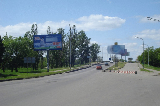 Фото рекламної площини за адресою вул. Дніпровська, навпроти буд. 113, в центр/Днепровская ул., напротив д.№113, из центра