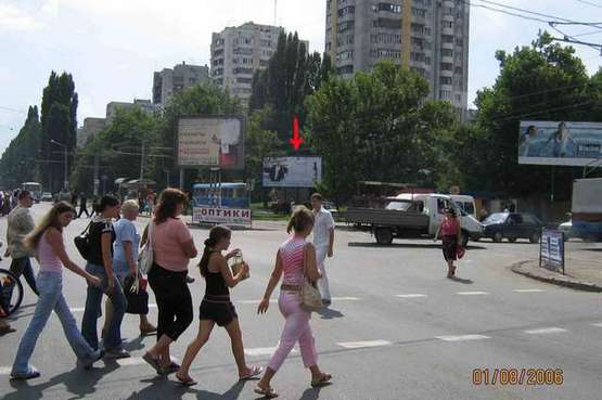 Фото рекламної площини за адресою пр-т Добровольского - ул. Бочарова (остановка)