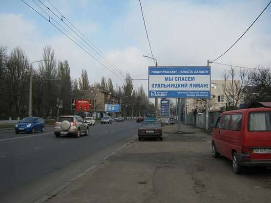 Фото рекламної площини за адресою ул.Комарова, 3