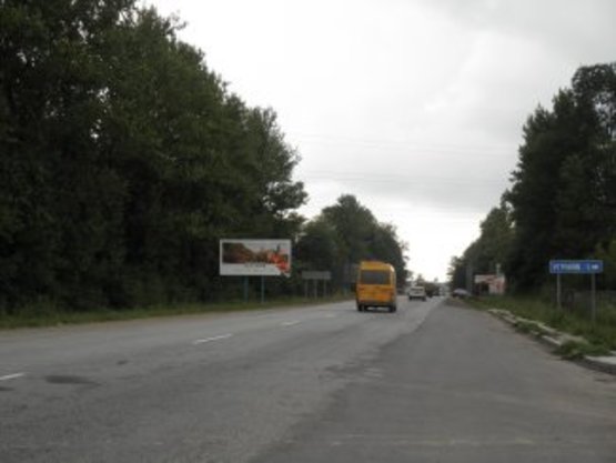 Фото рекламной плоскости по адресу Калуське шосе (перед знаком Івано-Франківськ) навпроти Nissan