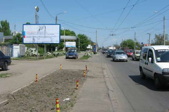 Фото рекламної площини за адресою ул.Комарова (таксопарк)