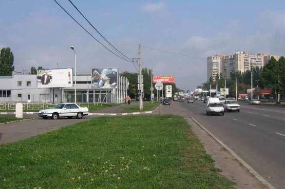 Фото рекламної площини за адресою пр-т М. Жукова (автосалон) - супермаркет "Сiльпо"