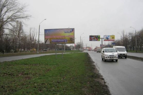 Фото рекламной плоскости по адресу просп. Маршала Жукова (напротив дома 91) на разделителе