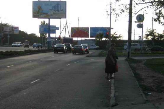 Фото рекламної площини за адресою пр-т Ак.Глушко (разделитель) -дорога на г. Ильичевск