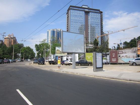 Фото рекламної площини за адресою ул. Гагаринское плато, 25, корпус 3 (Аркадия) (щит 3x4)