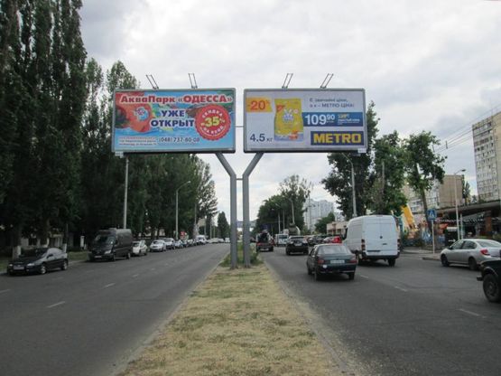 Фото рекламной плоскости по адресу площадь Независимости, 1-А  - кафе МакДональдс (правая)