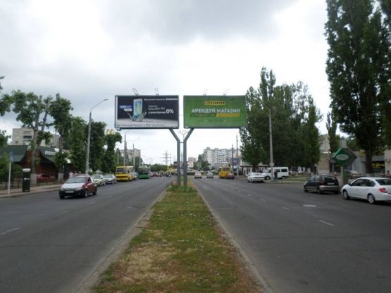 Фото рекламної площини за адресою площадь Независимости, 1-А  - кафе МакДональдс (правая)