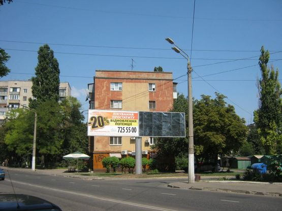 Фото рекламной плоскости по адресу ул. Краснова, 11 - ул. Авдеева-Черноморского (левая)