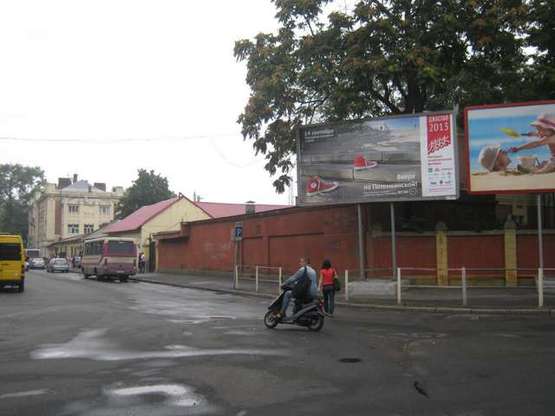 Фото рекламної площини за адресою Старосенная пл. (возле завода)