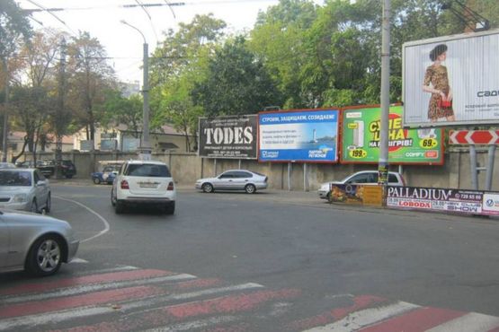 Фото рекламної площини за адресою ул. Пироговская, 11 (напротив)