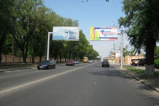 Фото рекламної площини за адресою Люстдорфская дорога, 11 / пер. Ипподромный (в город правый)