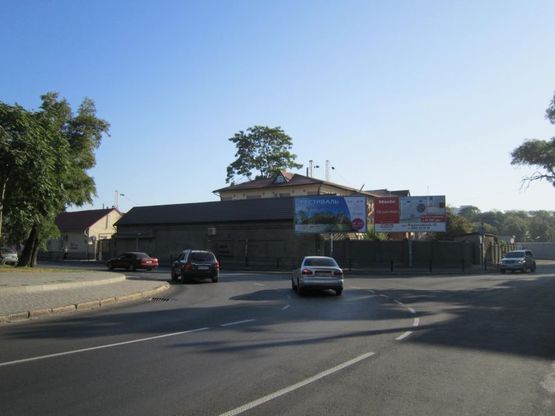 Фото рекламної площини за адресою Старосенная площадь, 33 (слева)