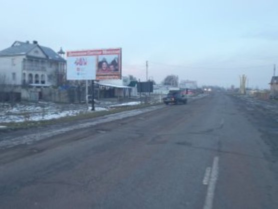 Фото рекламной плоскости по адресу Черніїв траса Ів.-Франківськ-Буковель  (перед знаком Івано-Франківськ)