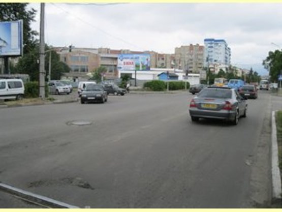 Фото рекламной плоскости по адресу Коновальця-Петлюри,напроти ОККО (ГМ "Велмарт")