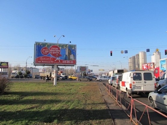Фото рекламной плоскости по адресу Ватутина Ген. просп., 22 - бул. Перова (на разделителе, АЗС "WOG", Салон Moto GP, в направлении Московского просп.) призма