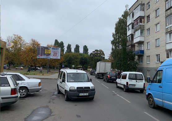 Фото рекламной плоскости по адресу Відродження-Ветеранів_біля Золотого Дракона