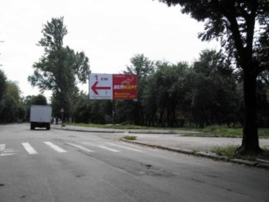 Фото рекламной плоскости по адресу Чорновола (центр.стадіон)