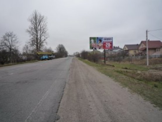 Фото рекламной плоскости по адресу Черніїв траса Івано-Франківськ-Буковель №2