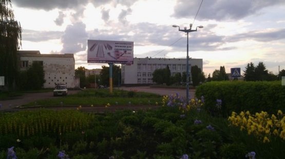 Фото рекламної площини за адресою Черняхів в.Майдан Рад 5, центр міста,поряд адміністрація,будинок культури,банки, ст Б