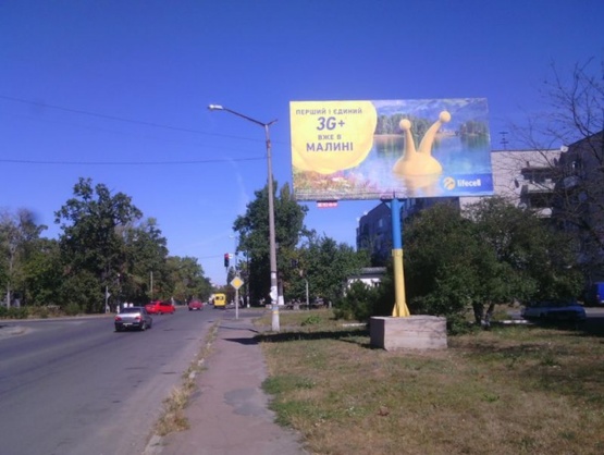 Фото рекламной плоскости по адресу Малин в. Гагаріна 29, біля єдиного в місті світлофора, поряд паперова фабрика, ст А.