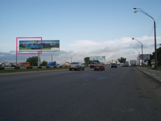 Фото рекламної площини за адресою Окружная дорога, разделитель / Литвиненко-Вольгемут ул. по ходу к проспекту Победы