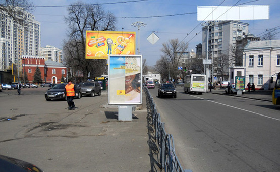 Фото рекламной плоскости по адресу Пл. Арсенальна / Вул. Московська